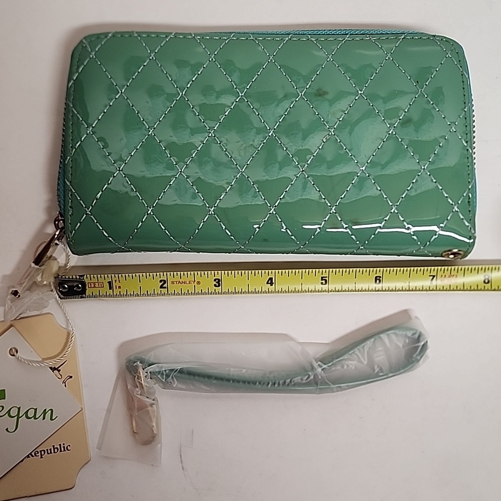 Vegan Green Quilted Women's Wallet Wristlet By Handbag Republic - Picture 6 of 7